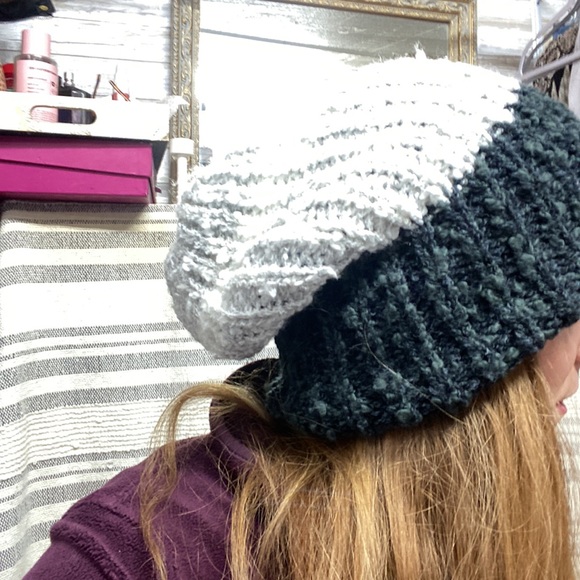 VTG Liz Claiborne beanie - Picture 5 of 5